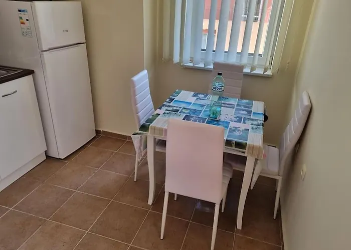 Sunny Family 302, * Slantchev Briag