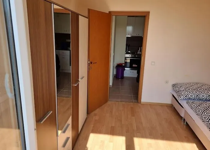 Апартамент Sunny Family 302,